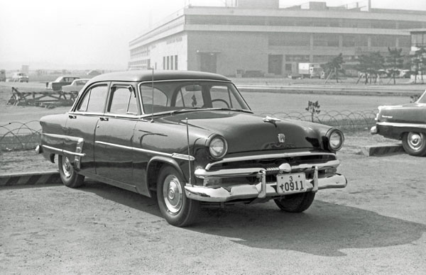 53-2 1953 Ford Customline Fordor Sedan.JPG